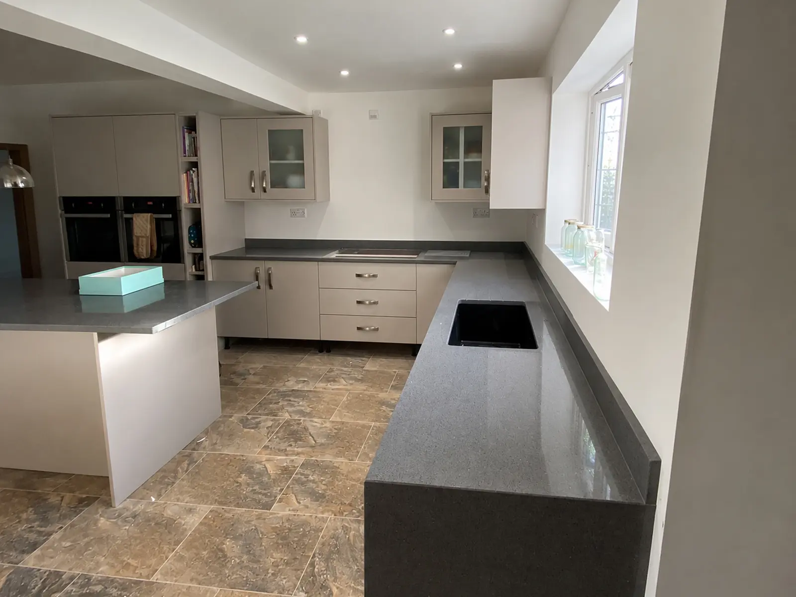 Alistair’s quartz worktop project, Graphite Ice in Portsmouth 2025 image-1