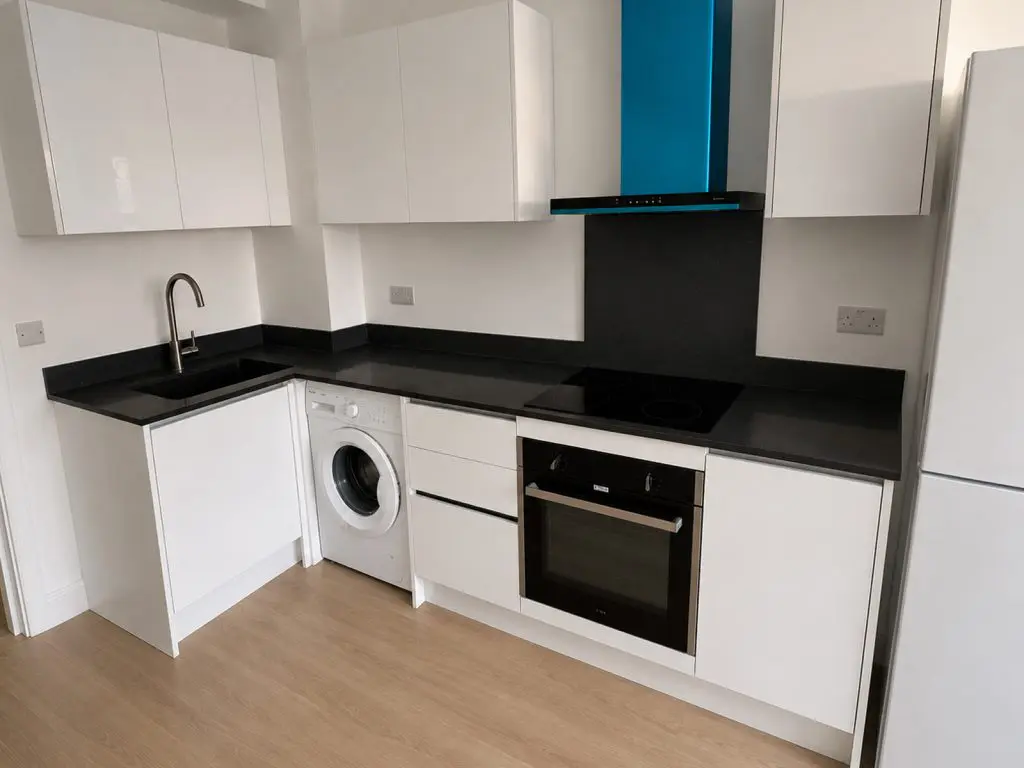 Black Sparkle Quartz in a Compact Colchester
