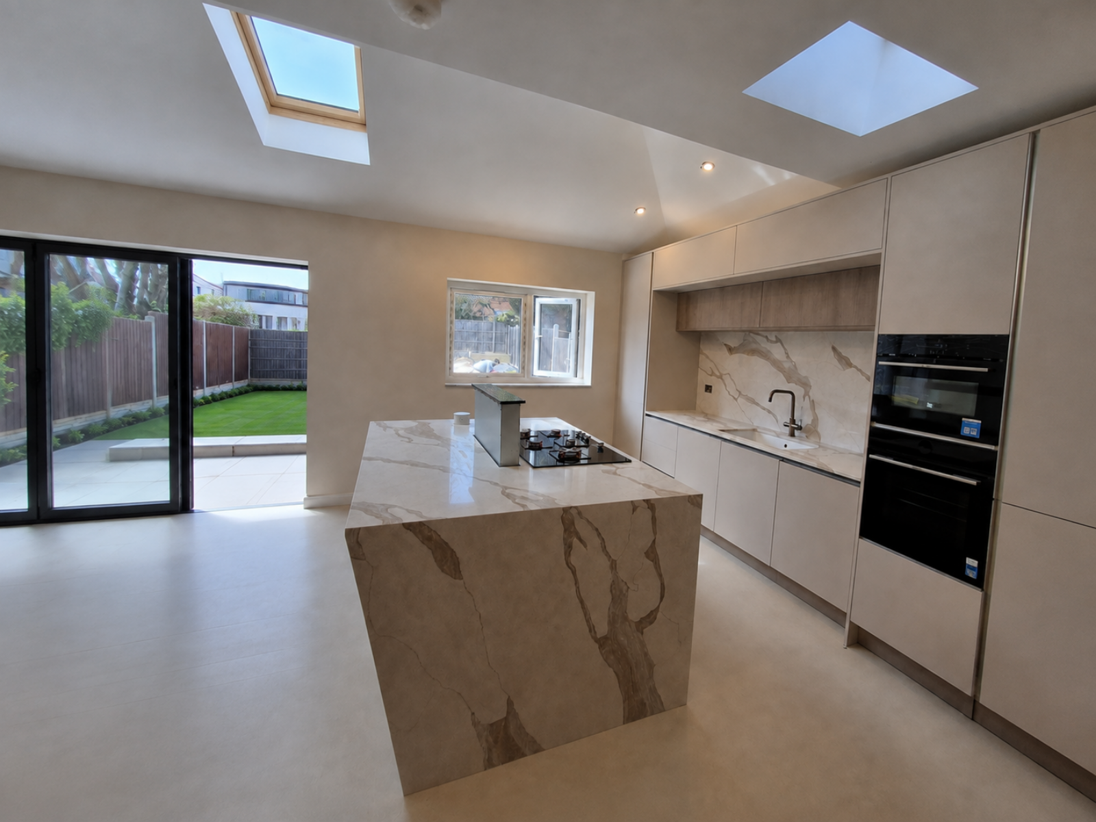 calacatta bronze quartz worktop, leicester project